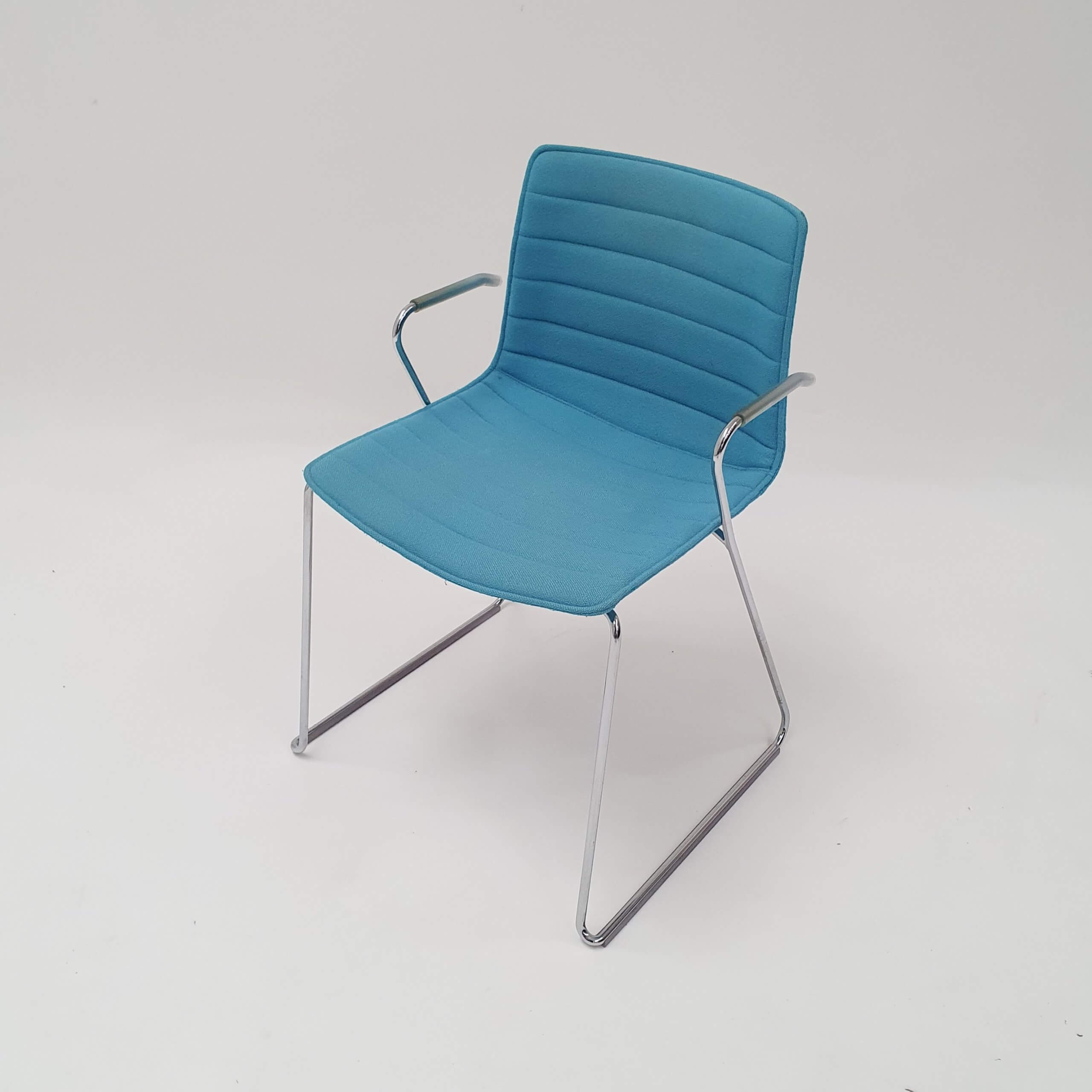 site verkoper kroon Arper Catifa stoel (met armleuning) gebruikt #11564 - Infra kantoormeubilair